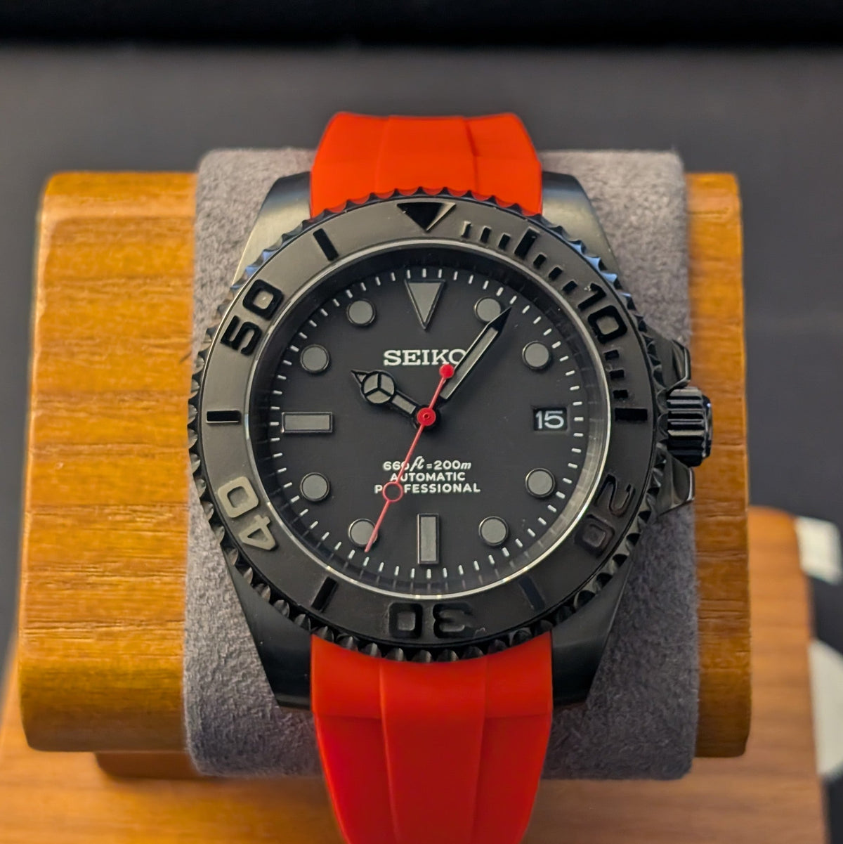 Dark Knight Redline – Automatic Seiko Mod