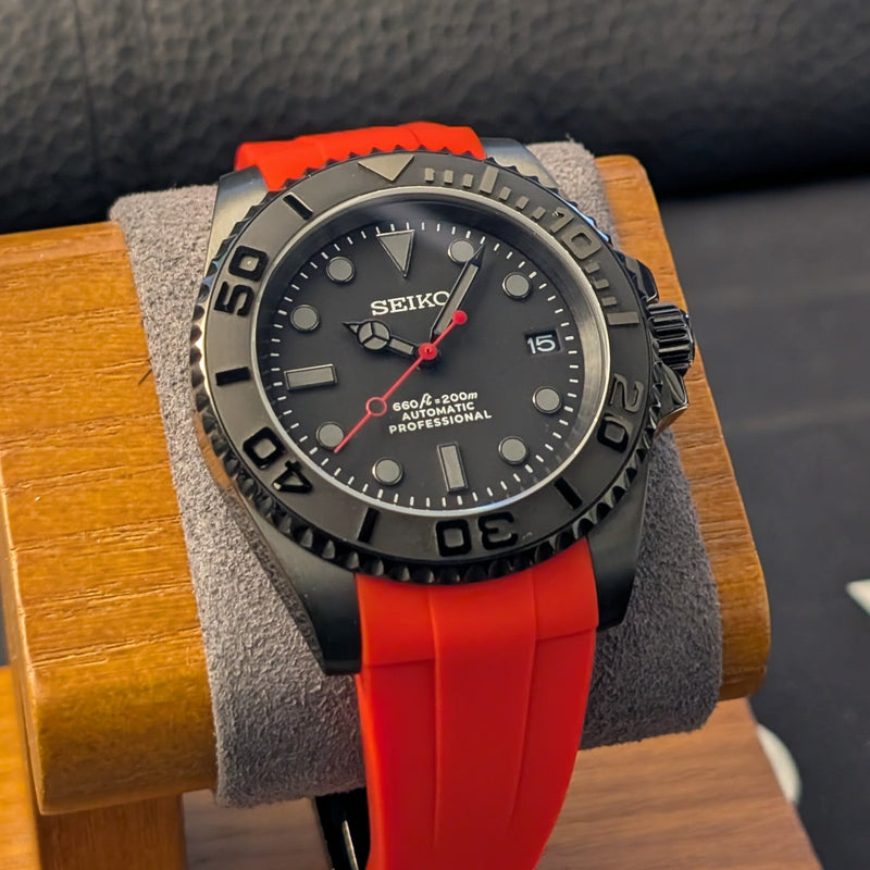 Dark Knight Redline – Automatic Seiko Mod